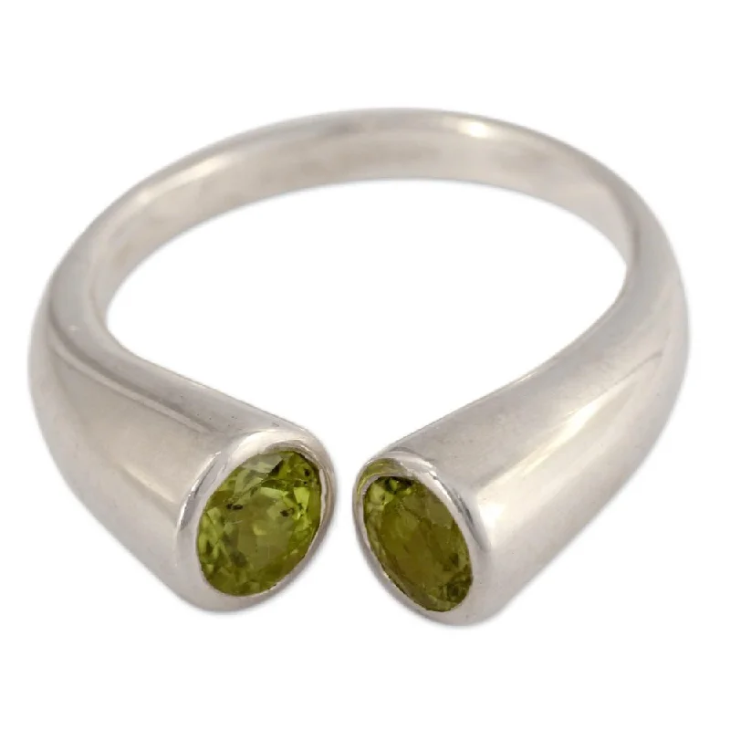 Worn rim ring-Handmade Face to Face Sterling Silver Peridot Ring (India)