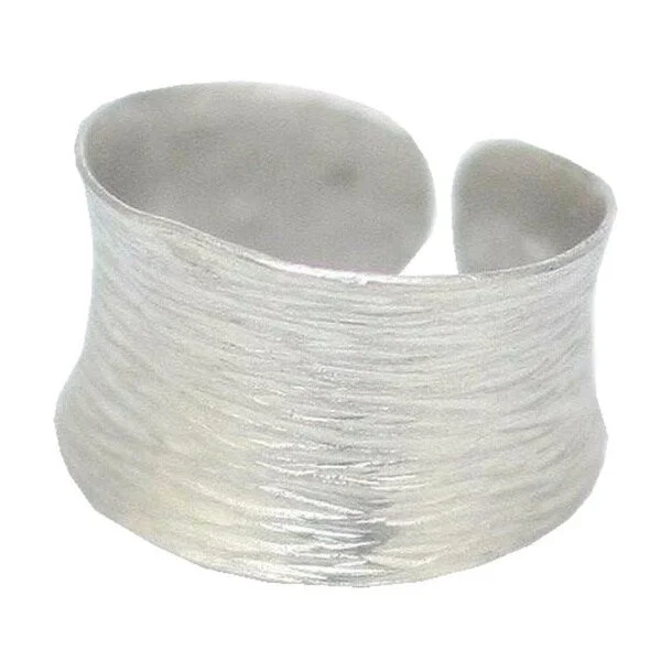 Neat cut ring-Handmade Riptide Sterling Silver Band Ring (Thailand)