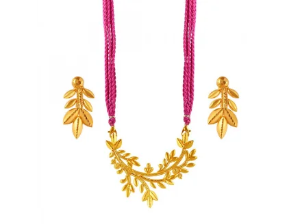 Fine braid necklace-Intricately Crafted Leaf Shape 22k Gold Jewellery Set