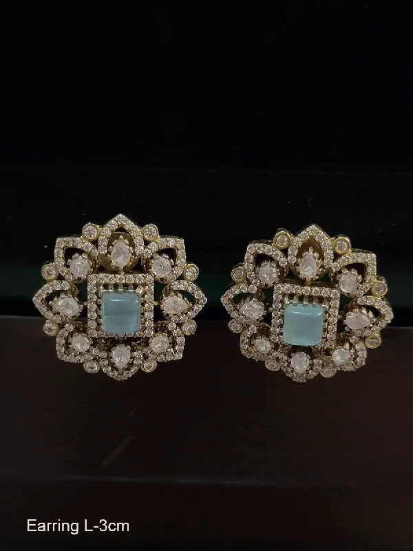 Slotted design earrings-Flower design bold kundan and zircon stud with square stone in center